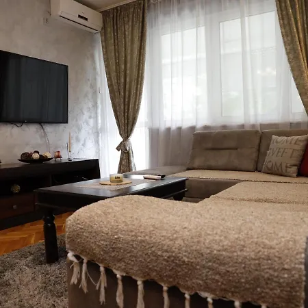 Apartment Mona *