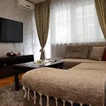 Apartment Mona *